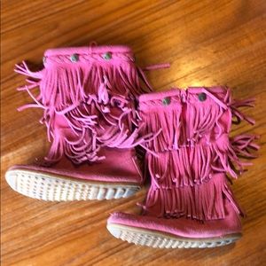 Minnetonka 2655 tall fringe moccasin boots 12 pink